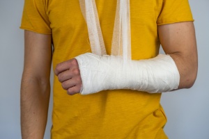 person in arm cast needing short term disability